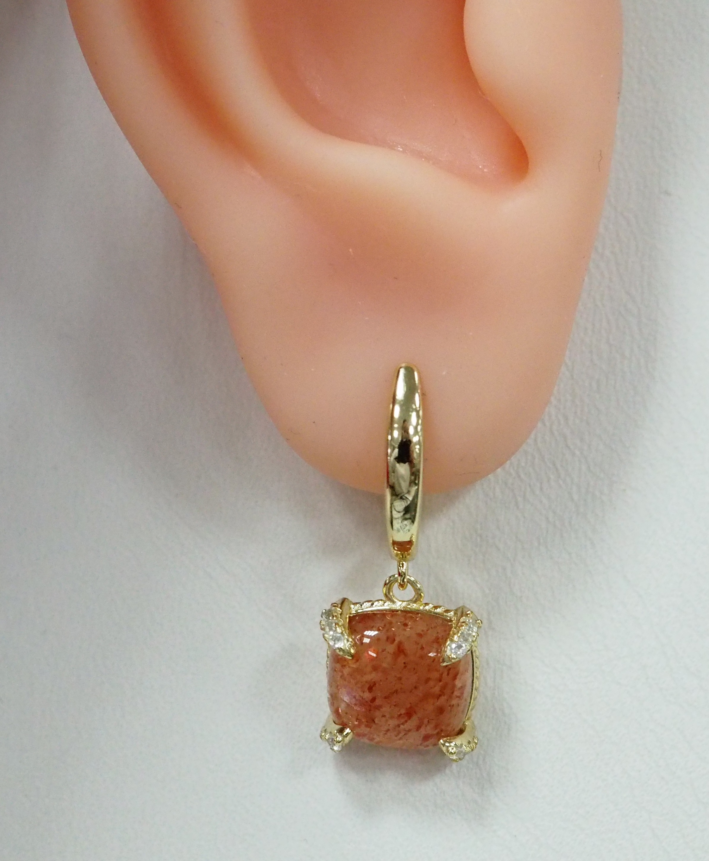 Серебряные серьги с солнечными камнями